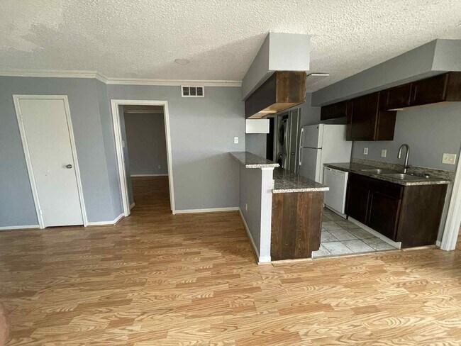 Foto del edificio - 2750 Holly Hall St