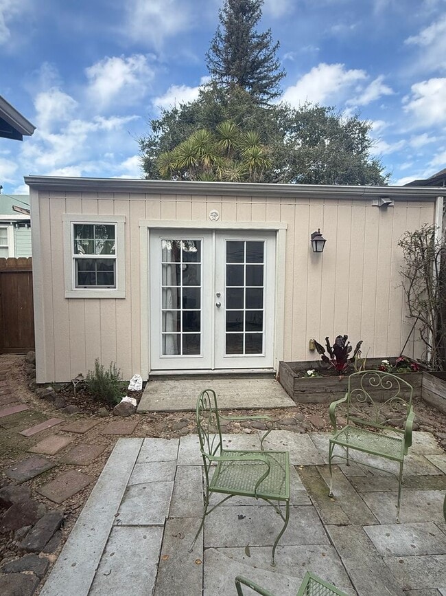 Building Photo - 4106 Walnut St