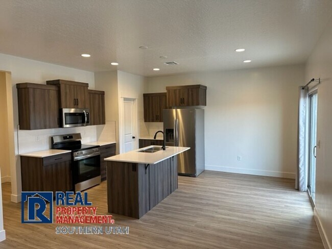 Foto del edificio - 1 year old Townhome in South Desert