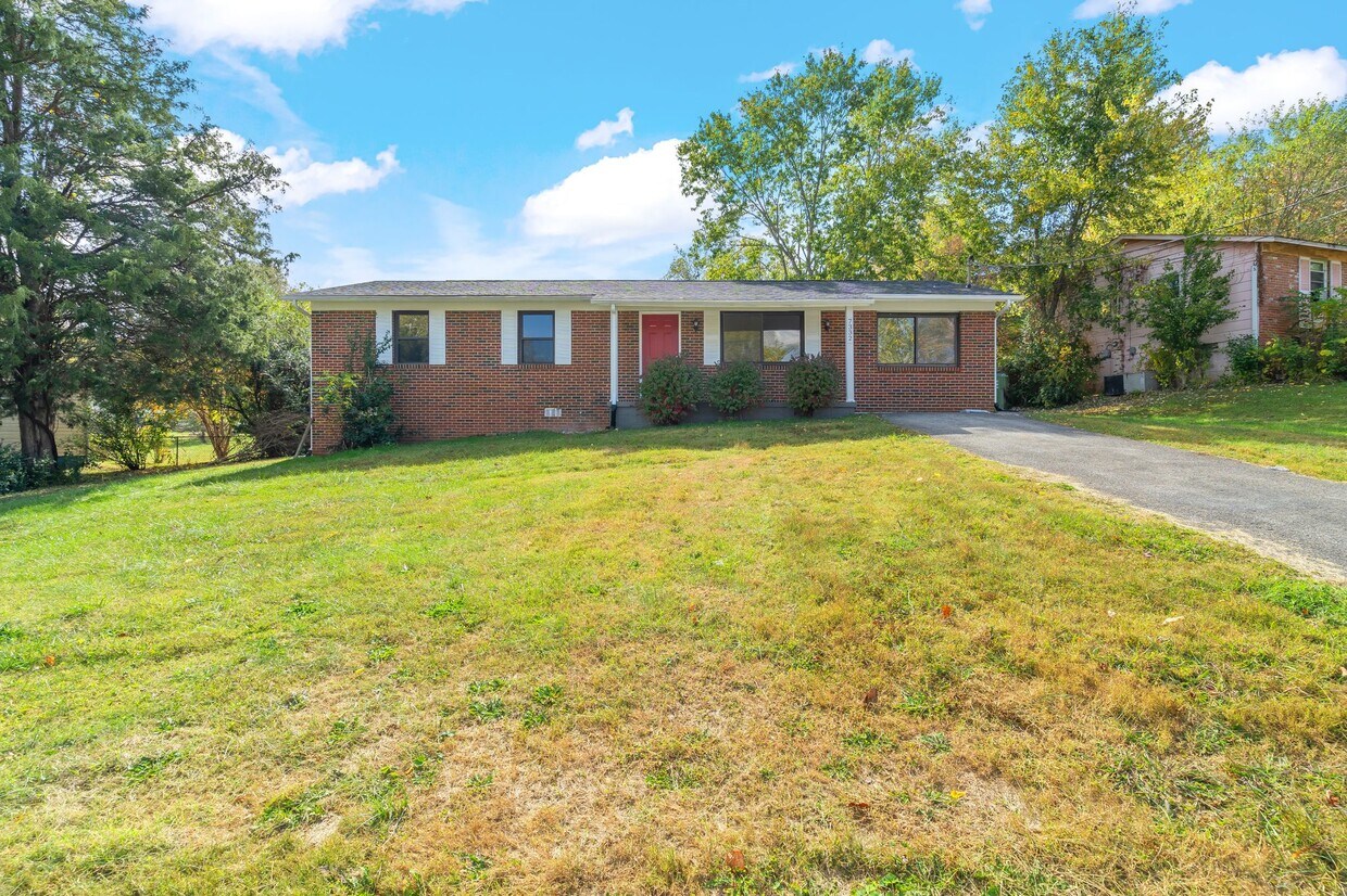 7332 Meadowbrook Cir, Knoxville, TN 37918 House Rental in Knoxville