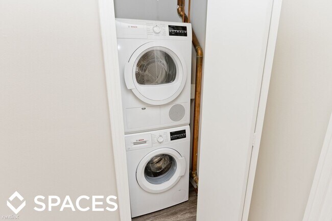 Foto del edificio - 2 br, 1 bath  - 617 W Drummond Pl Unit 1CW