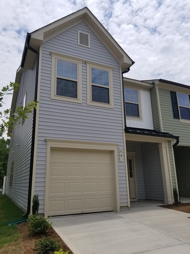 Foto principal - 54 E Grove Point Dr
