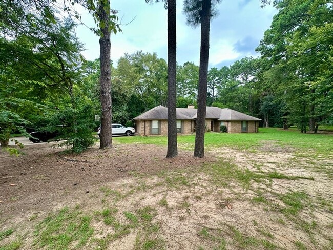 Building Photo - Updated 3-Bedroom 2.5 Bath Retreat in Whit...