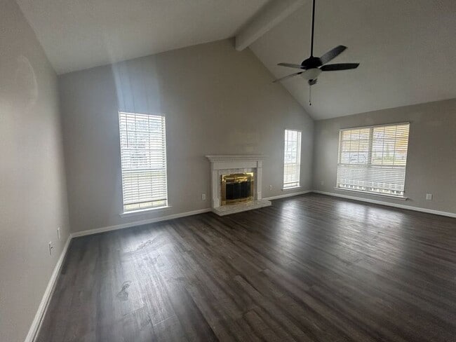 Building Photo - 552 Buck Creek Ln
