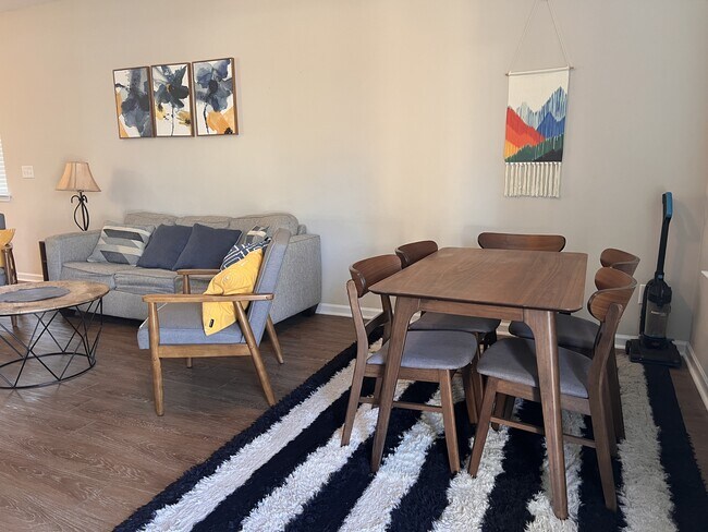 Foto del edificio - 3453 Bristol Ln