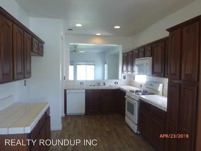 Building Photo - 5701 Gold Poppy Way
