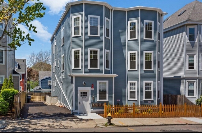 Building Photo - 2149 Dorchester Ave