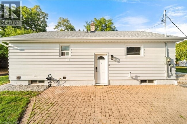 Building Photo - 133 Inglewood Dr