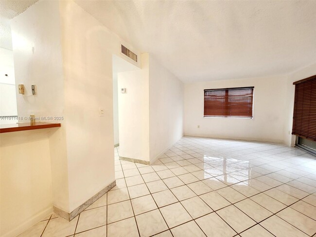 Foto del edificio - 1225 NE 124th St