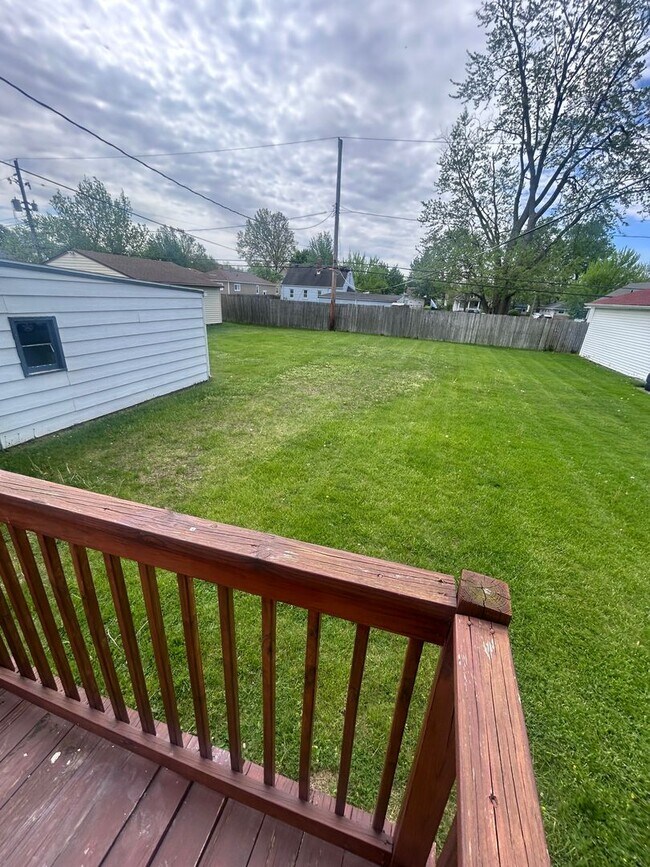 Foto del edificio - Newly updated 3 bd single fam house ( NO V...