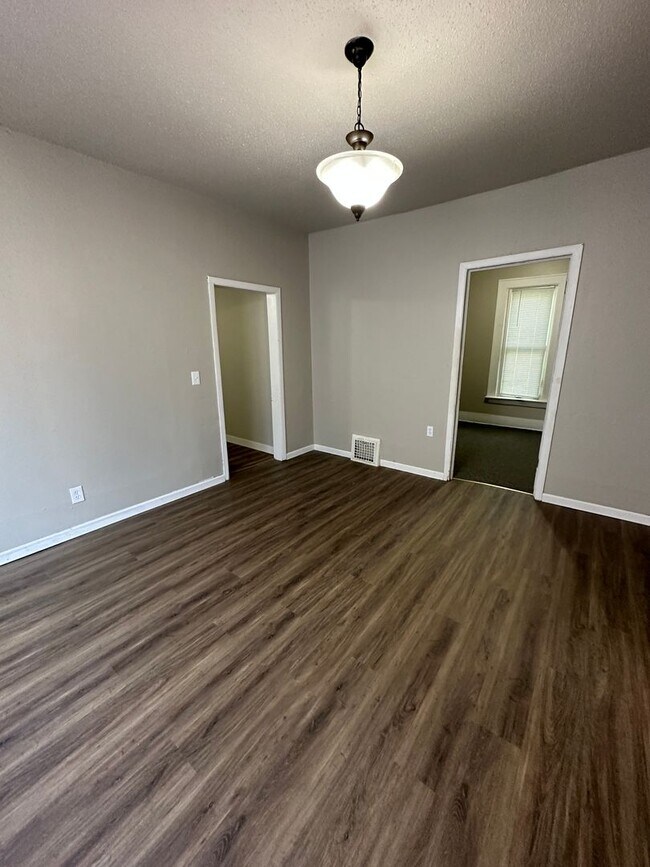 Building Photo - 1305 Spring