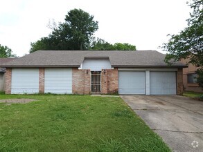 Building Photo - 15814 Thistledew Dr