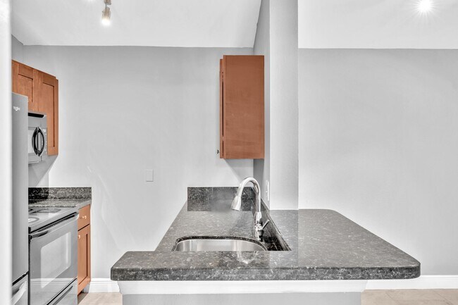 Photo - 2881 N Oakland Forest Dr-307 Townhome
