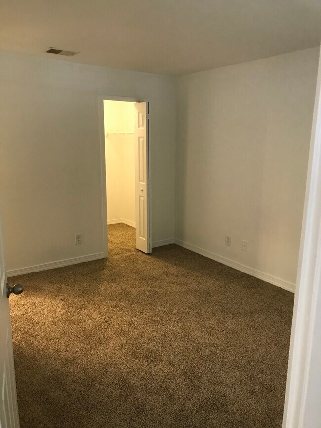 Foto del edificio - 4740 Walden Cir
