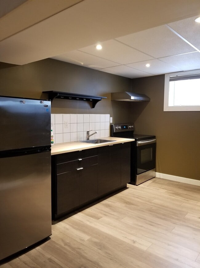 Building Photo - 2 Bed 1 Bath Unit in Olds, AB