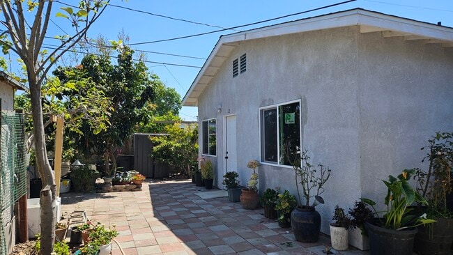 Building Photo - 1506 W Anahurst Pl