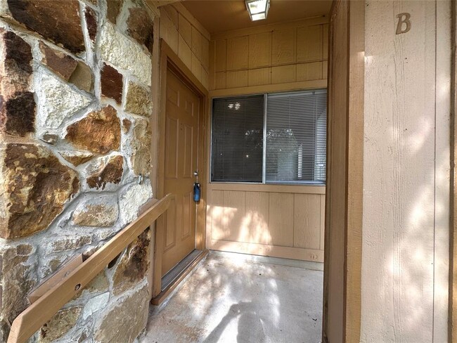 Building Photo - 12418 Coronet St
