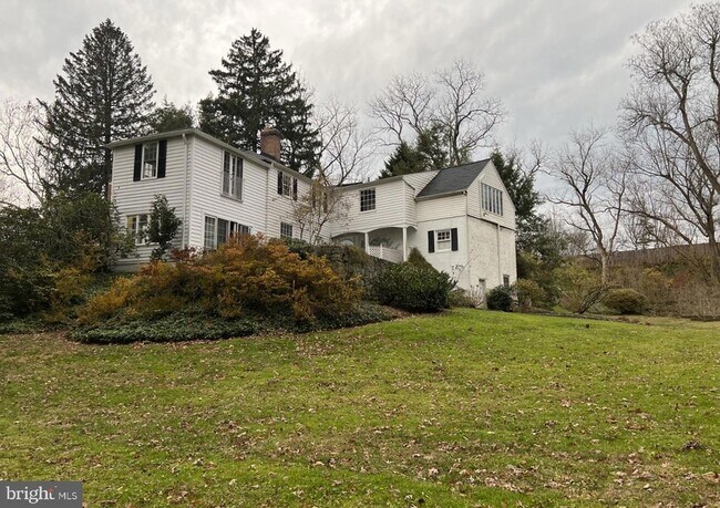 Foto del edificio - 7309 River Rd
