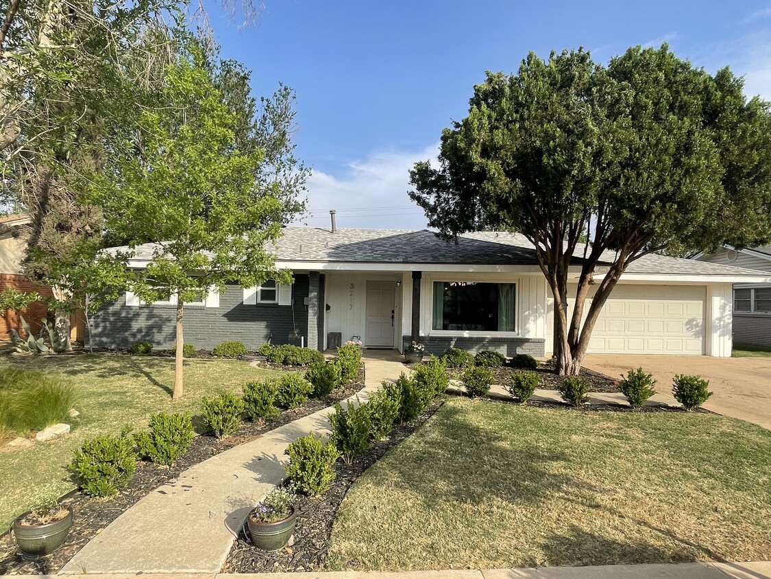 Primary Photo - 3217 W Dengar Ave