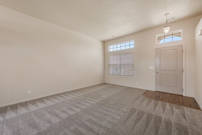 Building Photo - 3 bed 2 bath Duplex Rancher, Fieldstone Neighborhood