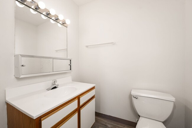 Building Photo - Carriage Creek Apartments