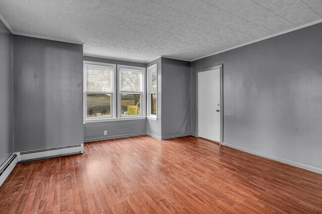 Building Photo - 13 Pacific St