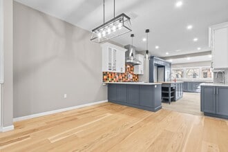 Building Photo - 207 Garden St