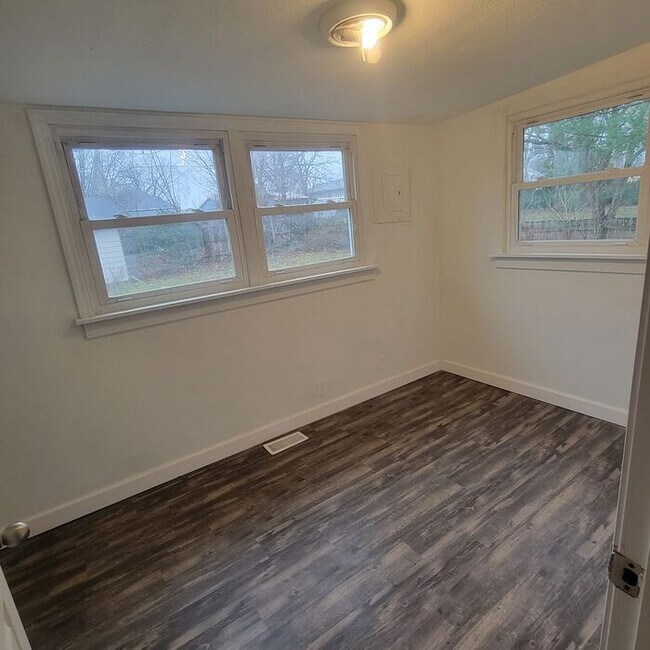 Building Photo - 621 Dunnigan St