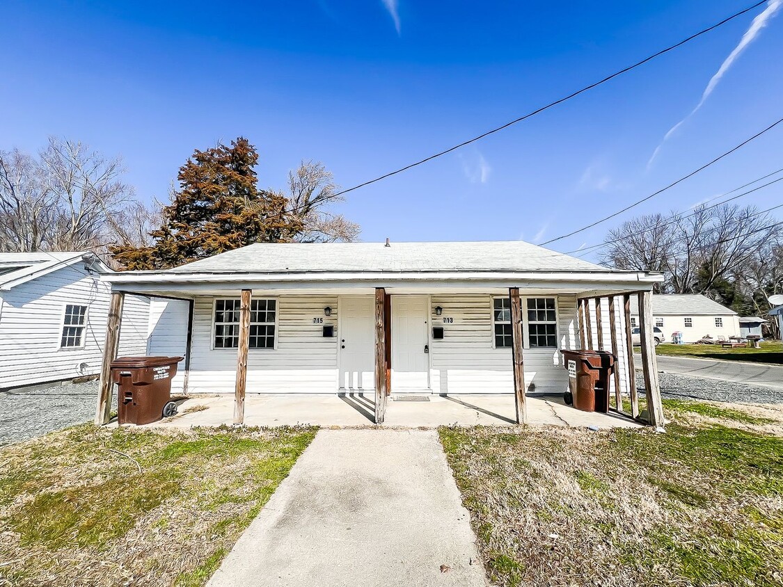 Primary Photo - 713 Robbins Street