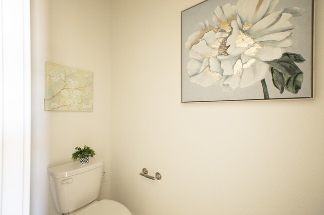 Building Photo - 916 N Olive Ave