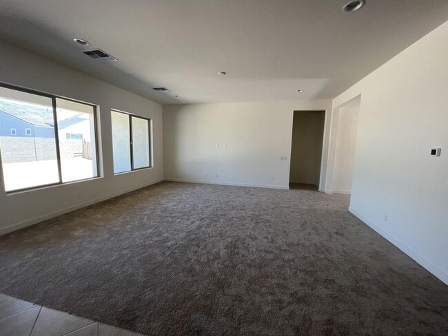 Building Photo - 1540 E Flower St
