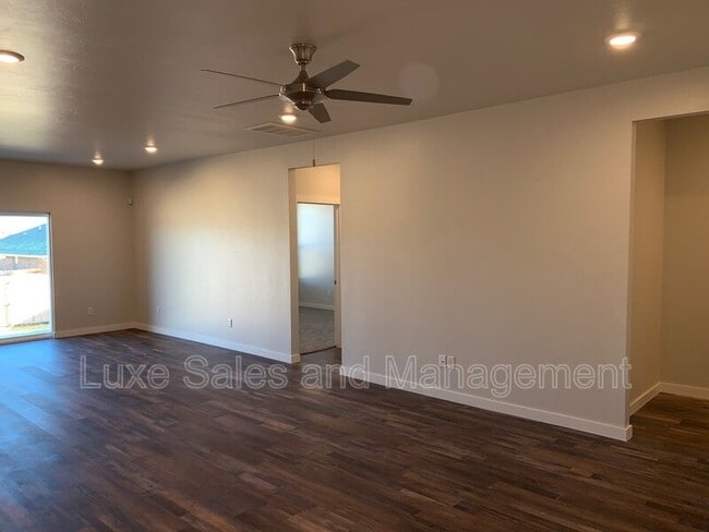 Building Photo - 2325 Fallview Dr