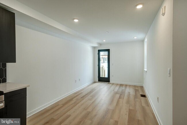 Foto del edificio - 2329 Ellsworth St