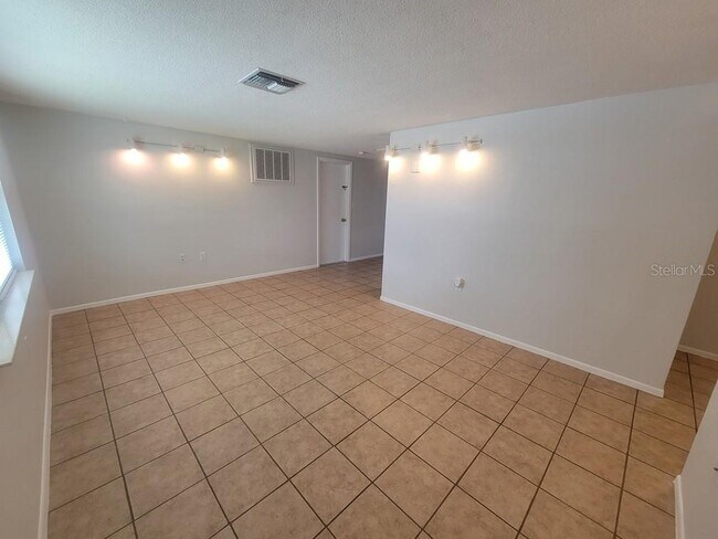 Building Photo - 7401 Potomac Dr