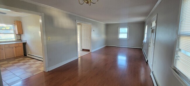 Building Photo - 87 Ellington St