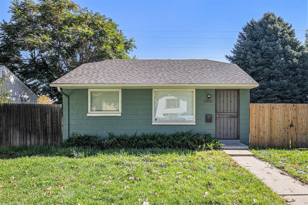 Foto principal - Spacious 2 bedroom with large den in the h...