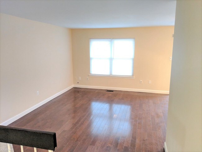 Building Photo - 3 br, 3.5 bath Townhome - 113 Kestrel Ct