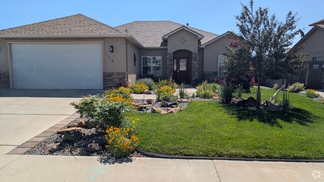 Front - 494 1/2 Chatfield Cir