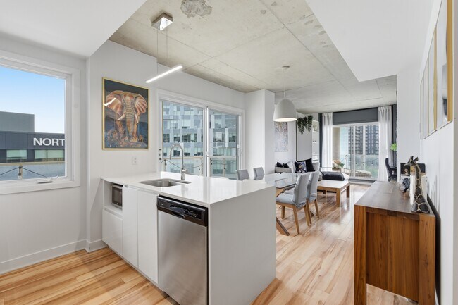 Building Photo - 205 Av De L'équinoxe