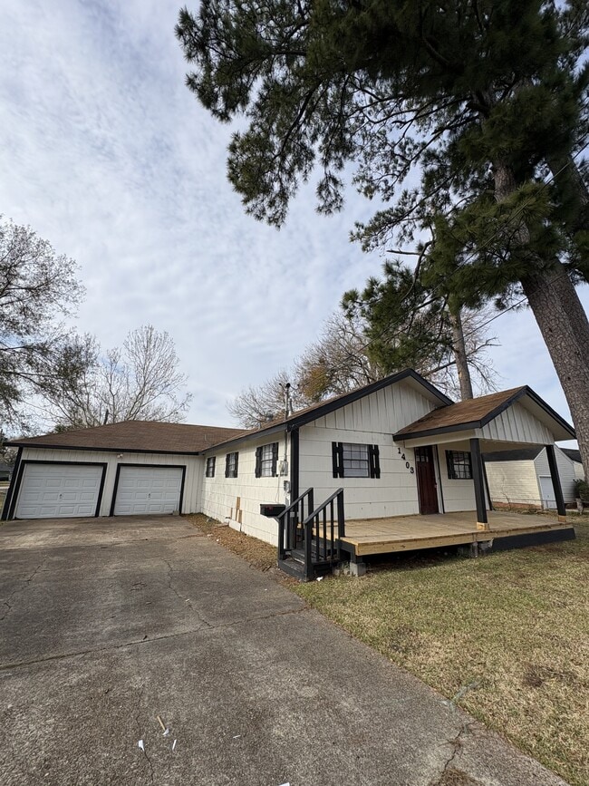 Building Photo - 1403 Eugene St