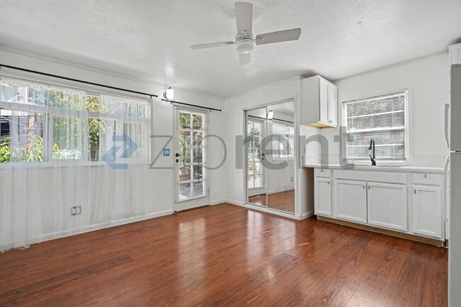 Building Photo - Unit Single bedroom