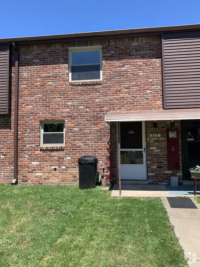 Building Photo - 2107 Stoops Ct
