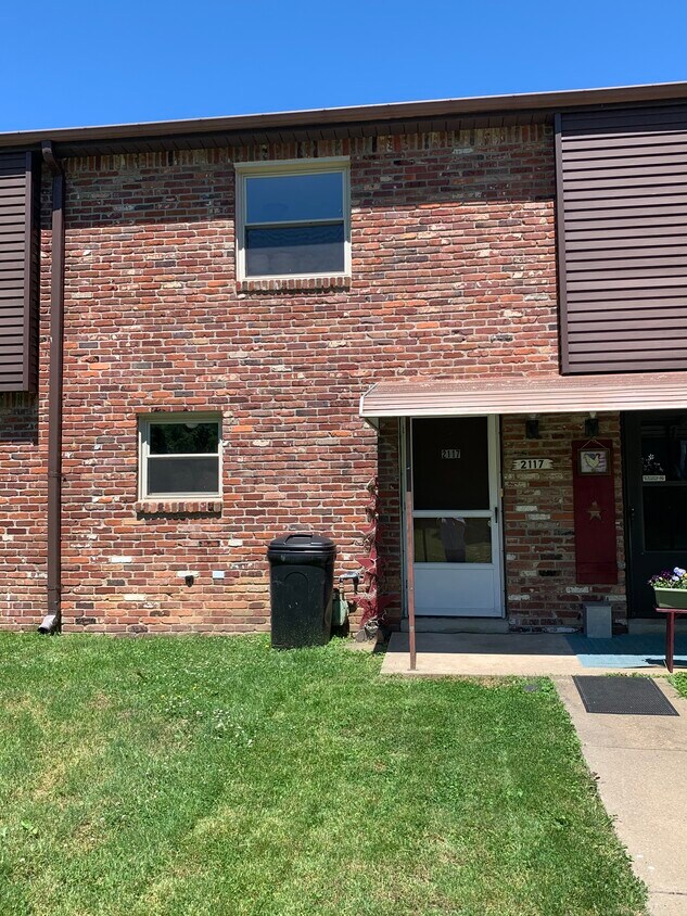 Primary Photo - 2107 Stoops Ct