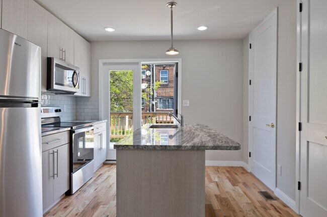 Foto del edificio - ???Completely Renovated 3 Bedroom 1.5 Bath...