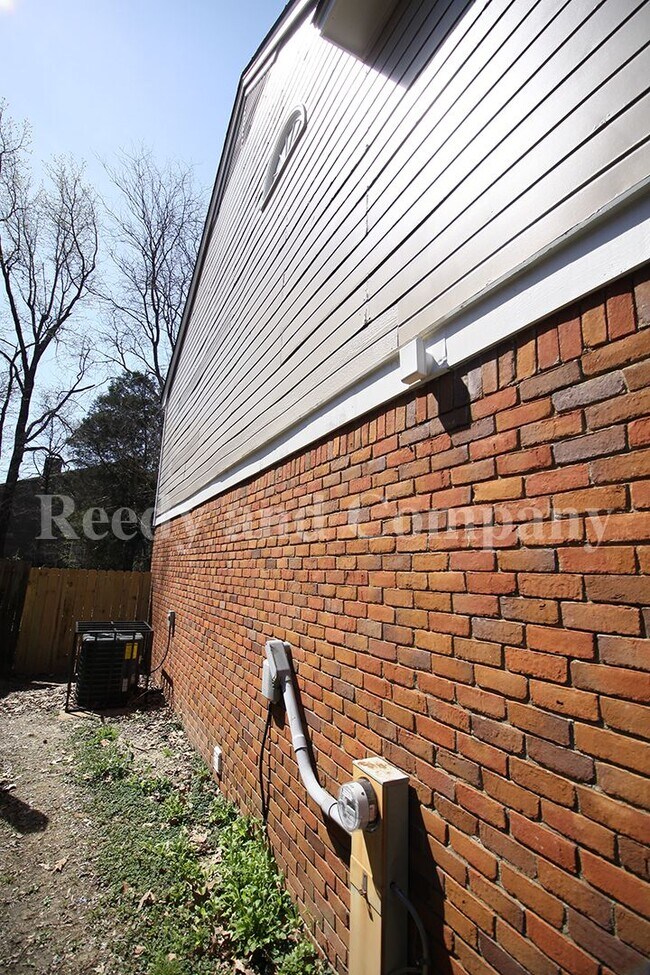 Building Photo - 6305 Kirby Downs Dr