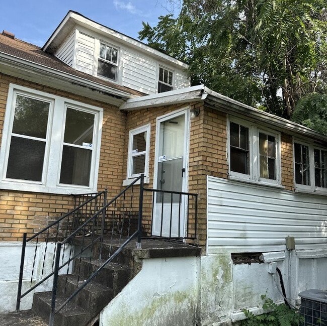 Building Photo - 5349 Janet Ave
