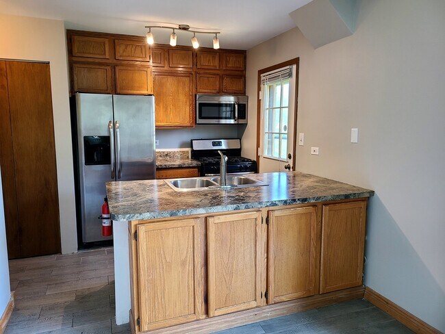 Foto del edificio - 230 W Fairfield Ct
