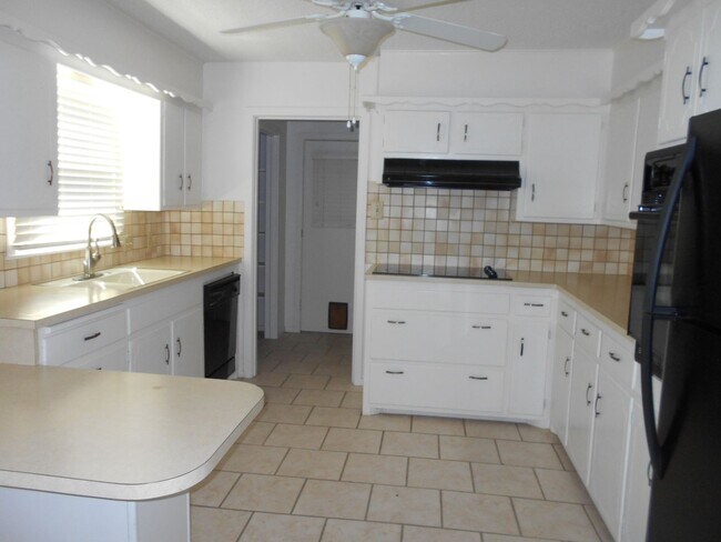 Foto del edificio - Very well maintained home with great location