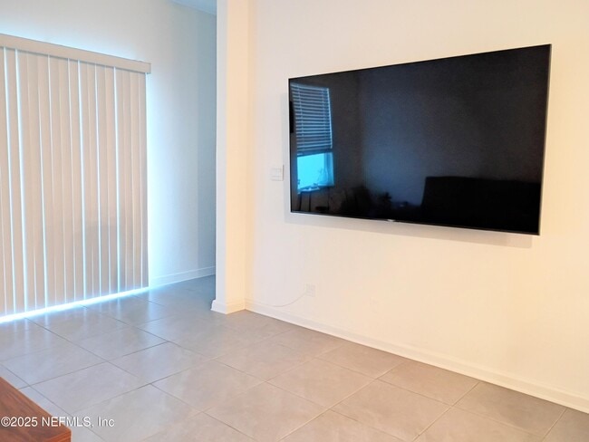 Foto del edificio - 8995 Gifford Dr