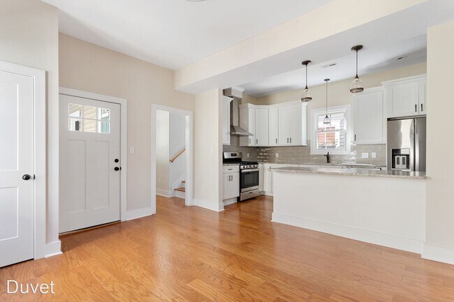 Building Photo - 4 br, 2.5 bath House - 30 Moultrie Street